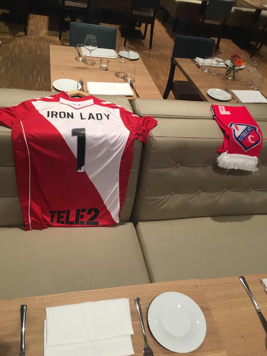 FC Utrecht (@fcutrecht) on Twitter photo πΈ Voor straks: laat het je smaken, kampioen! <a href="/IronLadyMMA/">Germaine de Randamie</a> #fcutrecht #utrzwo πΈ Voor straks: laat het je smaken, kampioen! <a href="/IronLadyMMA/">Germaine de Randamie</a> #fcutrecht #utrzwo