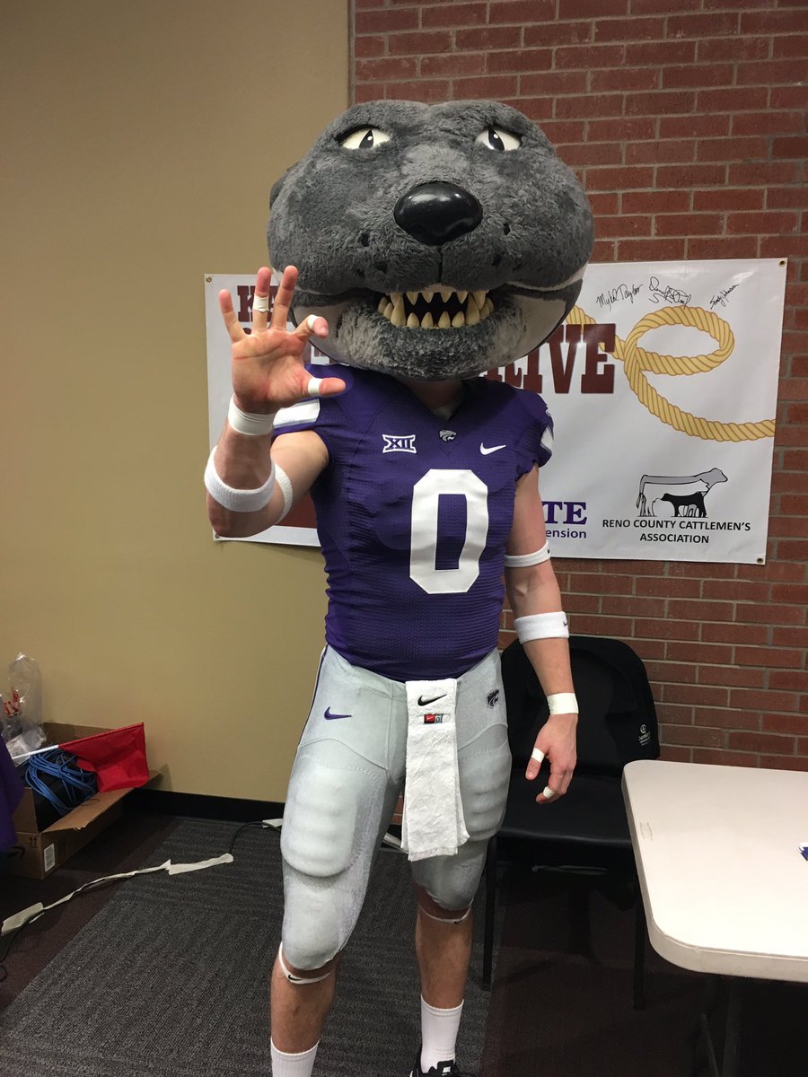 KSCattleDrive's tweet image. Come get your picture take. With Willie the Wildcat!  Inside Buhler HS at the 2017 KCD #KCD17