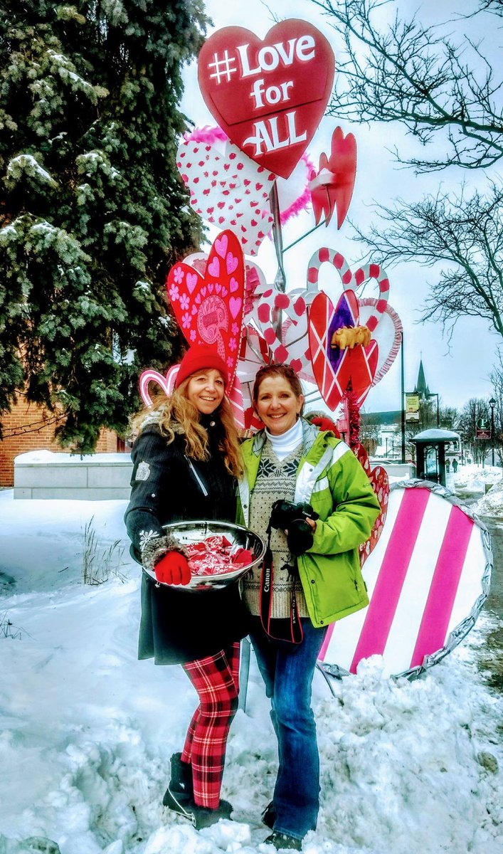 StreetsAlive_Pr's tweet photo. .@NYCulture We were inspired by #WeWereStrangersOnceToo and did a sculpture of our own! #LoveForAll (Left Photo cred. @NYC_DOT) https://t.co/A7afFLVpQR