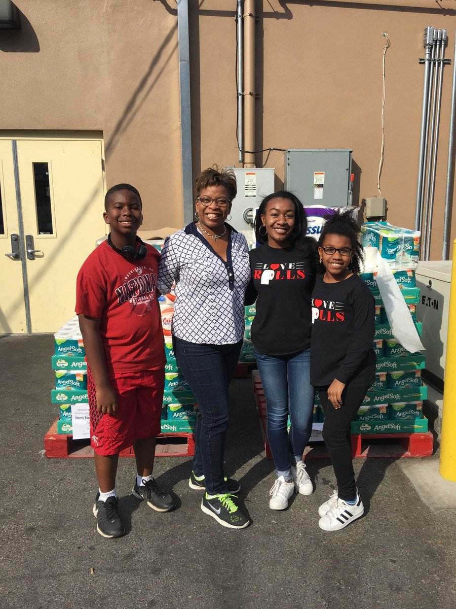 THHIorg's tweet photo. #MultiSectorCollaboration makes homelessness rare, brief &amp; non-recurring w/ @LOVEROLLSINC @HillsboroughFL @EatMorChikin @MetroMinistries https://t.co/zmCWk7ZPbp
