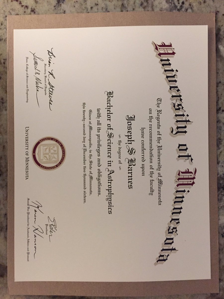 Jobes__'s tweet image. My diploma came! Certified nerd. Ask me about space 👍🏼