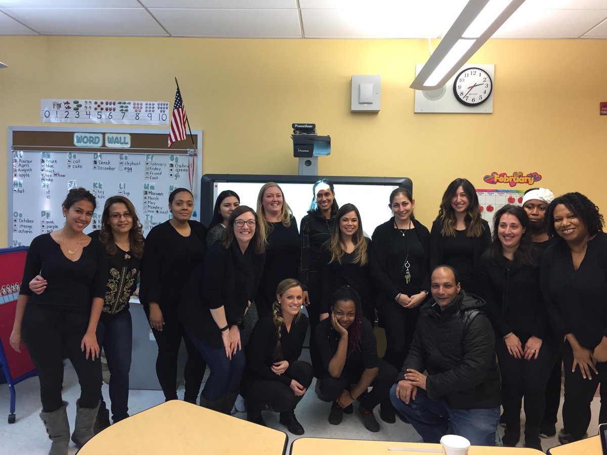 UFT's tweet photo. It's Black Monday at D75 277Q in protest of Betsy DeVos!
#BlackOutDevos
#DumpDeVos
#StopDeVos https://t.co/XRU1902OeS