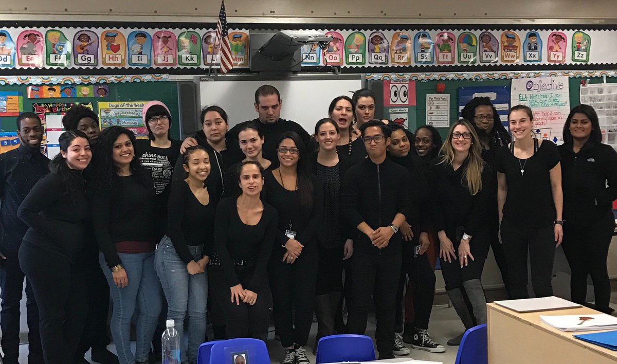 UFT's tweet photo. It's Black Monday at D75 277Q in protest of Betsy DeVos!
#BlackOutDevos
#DumpDeVos
#StopDeVos https://t.co/XRU1902OeS