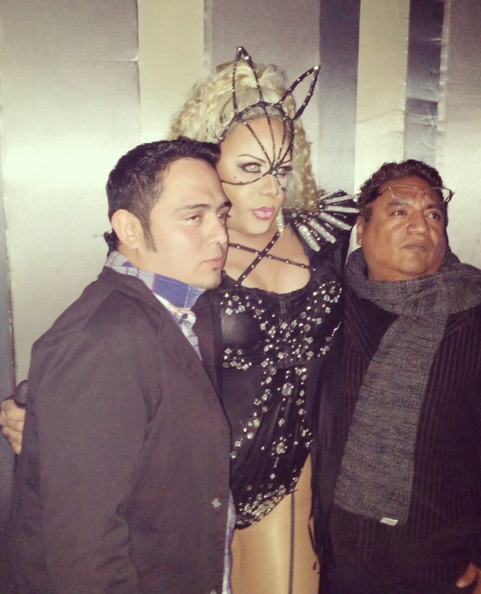 jobita_star's tweet photo. Aquí en después de mi #PerformanceDrag de la mas hermosa #BarbieMaligna @Lorenaherrera como siempre es un honor para mi imitarte ❤ https://t.co/FvEnOcs1Ey