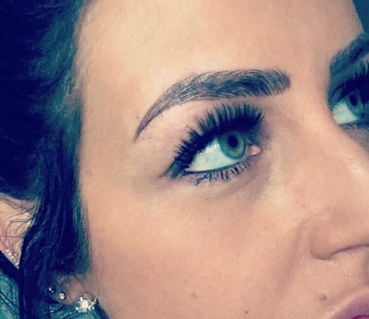 danielle89b's tweet image. No more eyebrow pencil 🙌😍 #microblading #newbrows