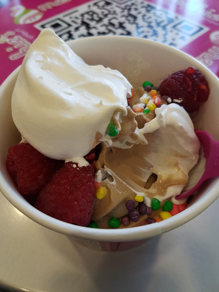 tiben12's tweet photo. Happy #NationalFroYoDay. #teambbbspg staff went to @MenchieParkwood to celebrate.  2 for 1 today! #CityOfPG #Yum https://t.co/6ZYHFN1Ked