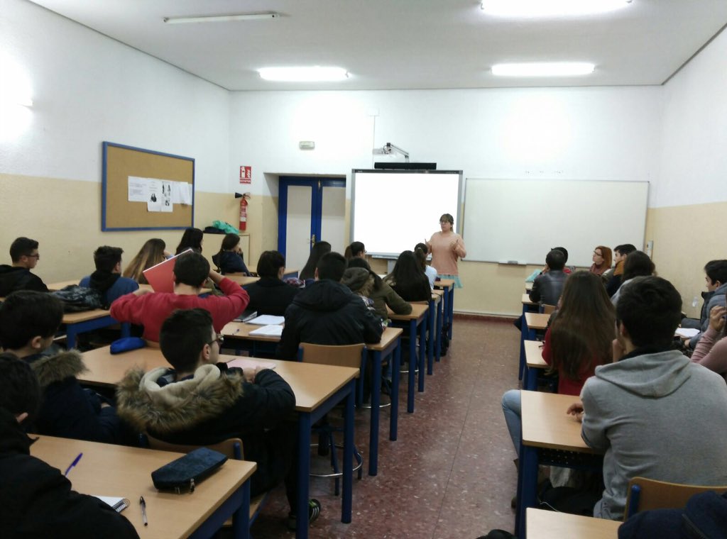 EvaSalazarGadea's tweet photo. #IESRabida talleres prevención de #violenciadegenero en adolescentes #NoTePierdas sin libertad no hay amor https://t.co/WjljfPZuDN