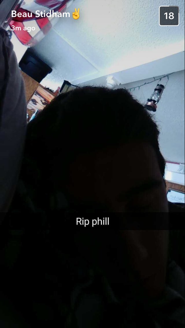 macieguyer's tweet photo. Story of my brothers life https://t.co/YqBSiCFrWd