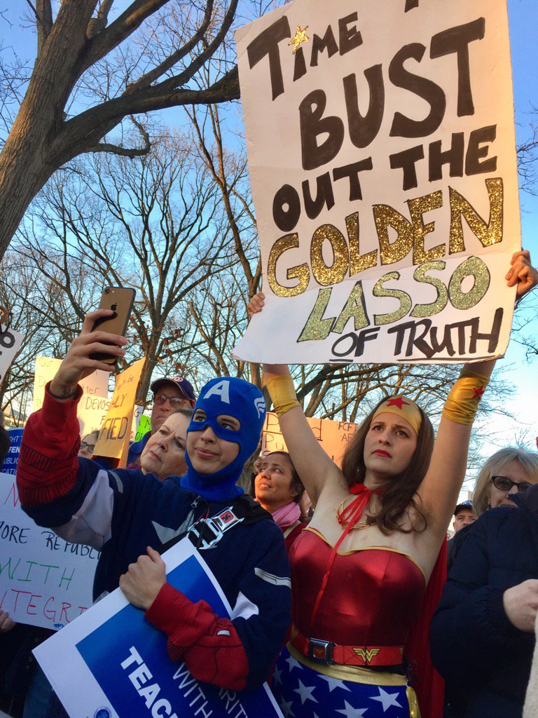FloydYarmuth's tweet photo. People protesting Dept. of Ed nominee DeVos are gathered outside the Senate, chanting "vote no!"  #CNN https://t.co/TADnGA9Ooe