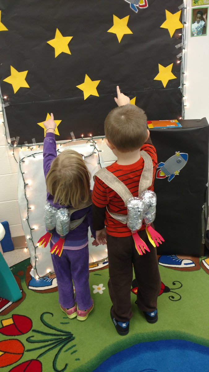 rgidds's tweet image. Stars, planets, rocket packs and more! #spaceisfun @SedgeGardenES