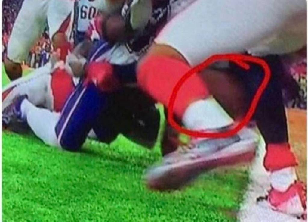 SmartMouthT's tweet photo. Choke or Cheat? https://t.co/ditKA0qZOa https://t.co/ksLQ2u94oy