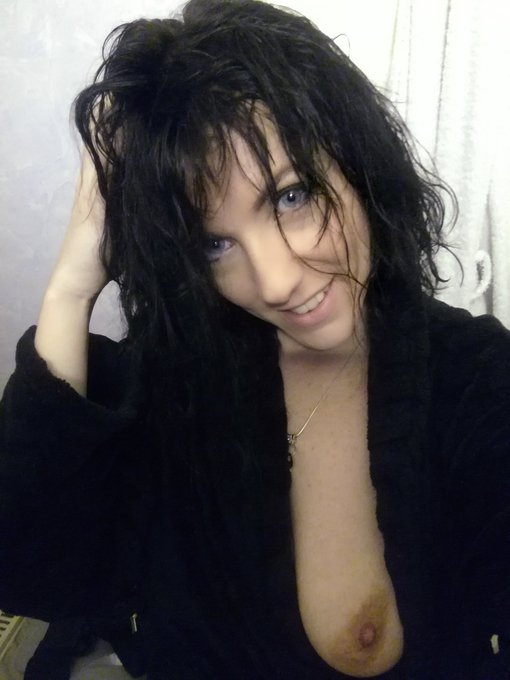 💞💕 Apr&egrave;s un bon bain chaud et relaxant ! Gros bisous et bonne soir&eacute;e mes ch&eacute;ris ! Rt si vous aimez cette<a href="/tag/thankyou"class="tags"><span>#thankyou</span></a><a href="/tag/merci"class="tags"><span>#merci</span></a><a href="/tag/4k"class="tags"><span>#4k</span></a>