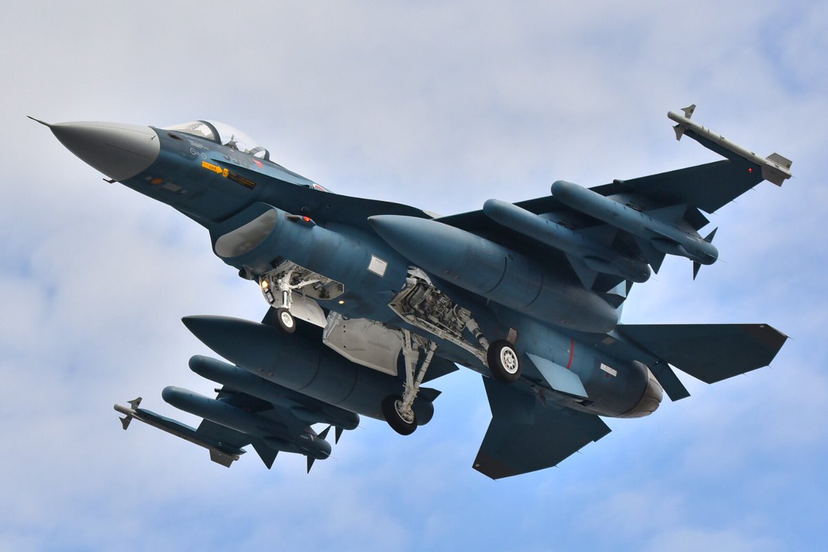 C351088's tweet photo. 先日のフル装備
F2
支援戦闘機
岐阜基地 https://t.co/MUKi60U49z