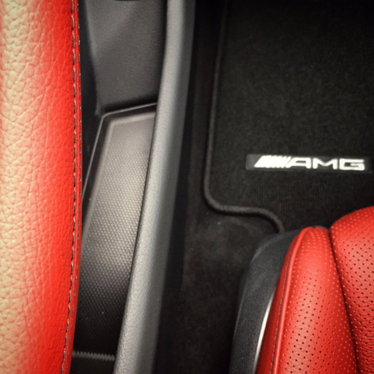mbsl's tweet photo. Cranberry Red Accents #MBSL #MercedesBenz #C43 #AMG #CCabriolet #Luxury #MBLife https://t.co/LuPGG7RFqg