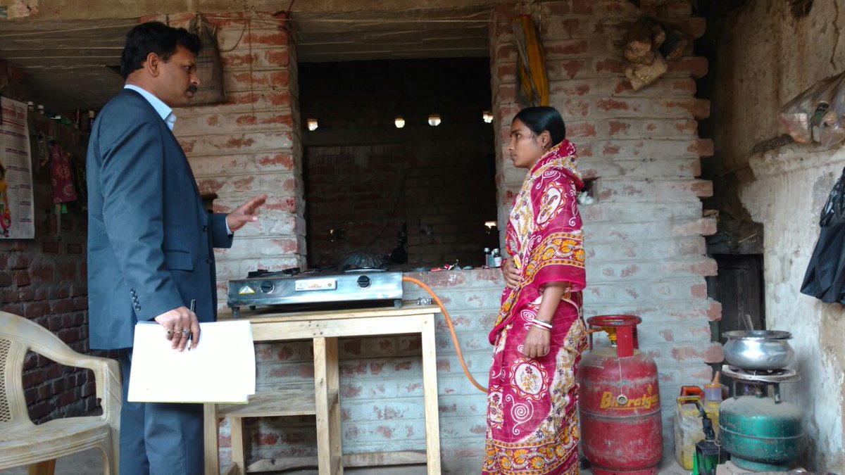 bivashcmondal's tweet photo. BPCL Officials doing Senior Level inspection of PMUY connections at villages of Bankura, WB,Durgapur Territory @BPCLLimited @singharunbpcl https://t.co/LADAjpFLrD
