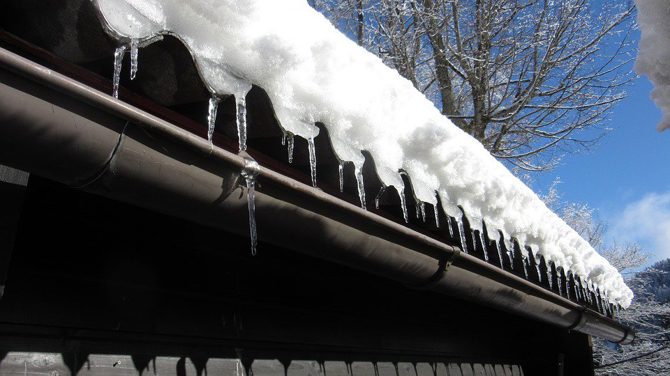 Aspectek's tweet photo. It's been #snowing big time here in #Vancouver! 
Make sure your #homes are protected this #winter: 

https://t.co/RfR1NIWHc7

#Weatherproof https://t.co/mz1EI7P1AM