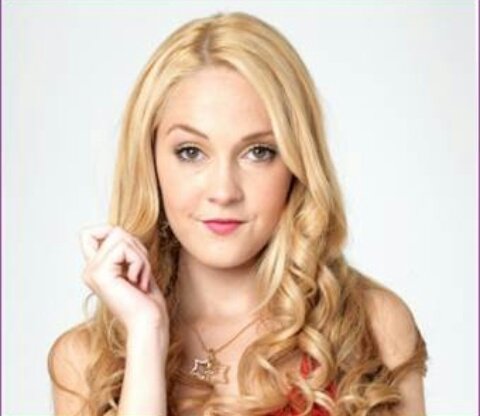 itslgtini's tweet photo. RT si te caía bien FAV sin no: Ludmila 
#RecordandoCielosDeMilColores https://t.co/11Shp359wZ