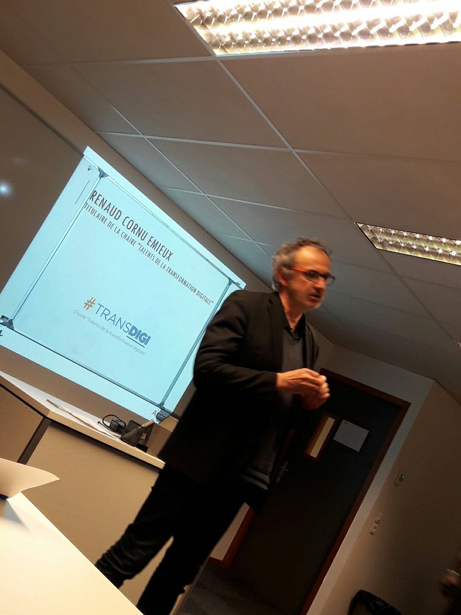 rase_phil's tweet photo. @RCE38 is pitching les "talents de la #TransformationDigitale " de @Grenoble_EM aux @GrenobleAngels #digigre #transdigi https://t.co/PI7O4ManRe