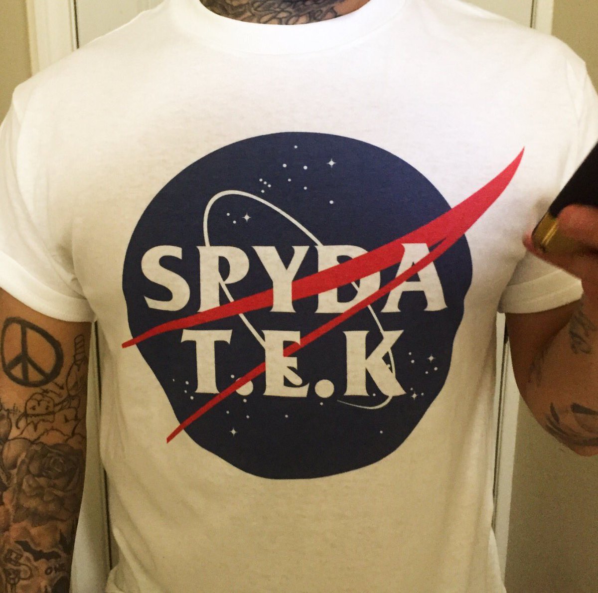 Launching my collab piece with <a href="/MueveloLA/">MUEVELO</a> TODAY! Order now: spydatek.bigcartel.com All proceeds from the sale go directly to the ACLU. 🙏