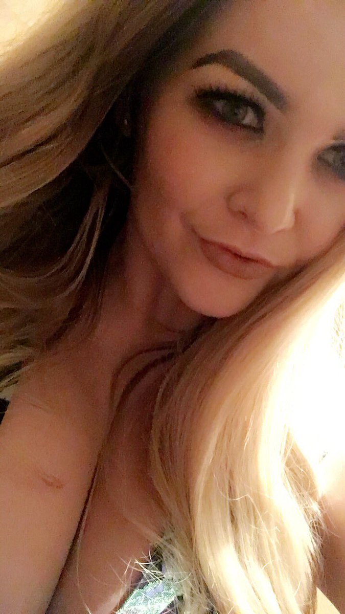 Money_whoreSamx's tweet photo. Time to head out for birthday drinks. Keep those tributes coming, a goddess like me deserves to be spoilt 👑🎈🎉👌😈 @underdeskloser @findom_rt https://t.co/Q3UonSnrHe