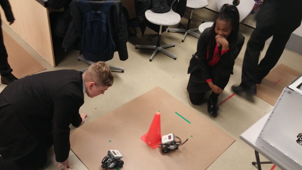 TrinityHighEng's tweet image. Using maths to program our robots around a set course @Tomorrows_Eng @born2engineer @TrinityHighMcr  #robotics #programming