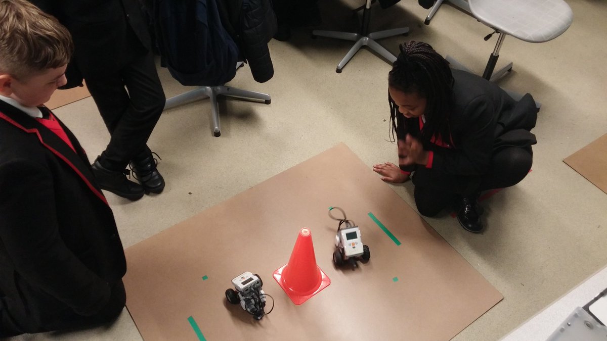 TrinityHighEng's tweet image. Using maths to program our robots around a set course @Tomorrows_Eng @born2engineer @TrinityHighMcr  #robotics #programming