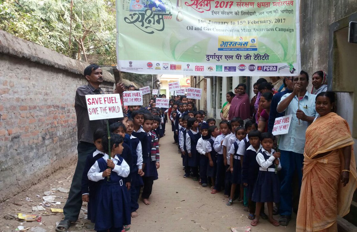 bivashcmondal's tweet photo. Conserving Petroleum is today’s need–Bharatgas Distributor organized Rally with School Children at Nutanhat,BPCLDurgapur @BPCLLimited https://t.co/RlkOhlUAuA