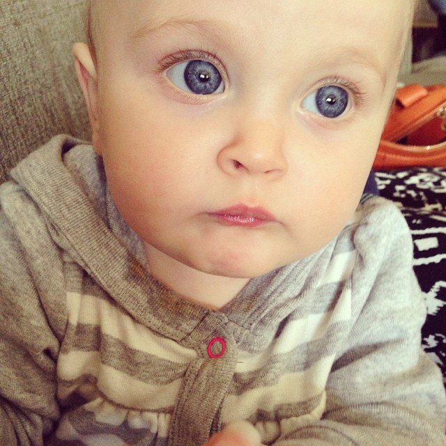 eyregard's tweet photo. ¡Los ojos de mamá! Quiero que vuelva a ser así de pequeñita (habláis de bebes y pasa esto) https://t.co/VISrRURT2A