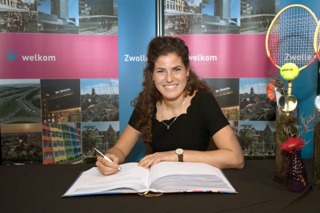 Foto's ondertekenaars Gouden Sportboek: Bekijk het album op onze... bit.ly/2jV1J7O #Zwolle