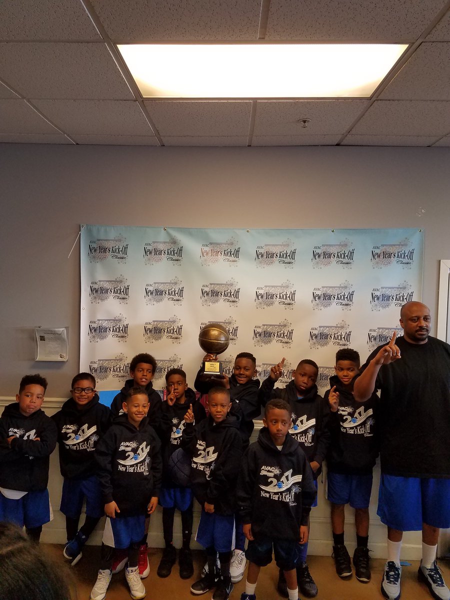 Real_Captain's tweet photo. Son in the middle under the trophy and his teammates winning a tournament championship last weekend! #HoopIsLifeElite https://t.co/JBRSj7hfvk