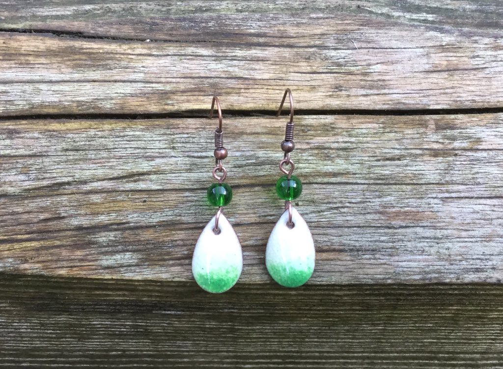 BlueBatDesigns's tweet photo. @IndieLifer so many beautiful snowdrops appearing in my studio today! #handmade #inspiredbyspring https://t.co/uqZNmdFh8E