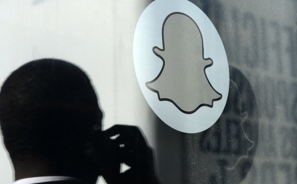 43degres's tweet photo. Une entrée en bourse à 3 milliards de dollars pour #Snapchat ? https://t.co/ETF59l7T5L Facebook n'a qu'à bien se tenir ! #socialmedia https://t.co/6fpFj8rsxa