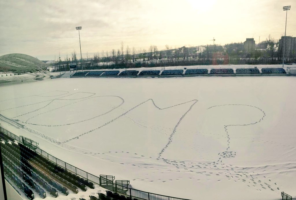 redpollcentre's tweet photo. Our view from the office today - we wonder if they said yes? 😍😁 @shellplace #ymm #loveisintheair #prom2k17 @FMPSD @FMCSD https://t.co/QphZyY4eoa