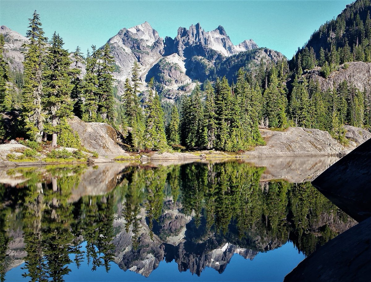 WAHikeandClimb's tweet photo. #MountainCrushMonday #hiking #mountains #lake #trail #washington #pnw #spectacle #spectaclelake #alpinelakes #wilderness #wildernessarea https://t.co/JX6daQn9hw