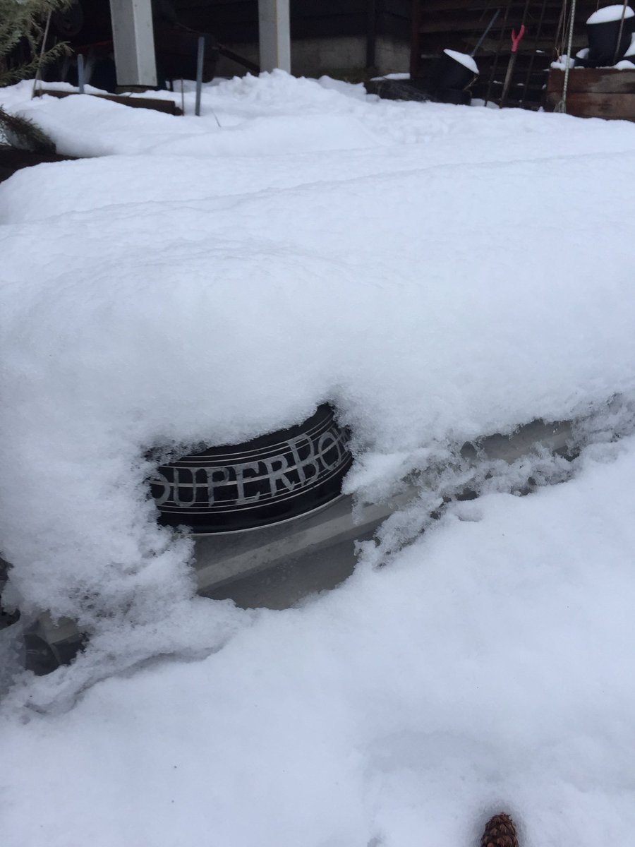 #snow is heavy in #vancouver can't even see the #Spn #supernatural bowl