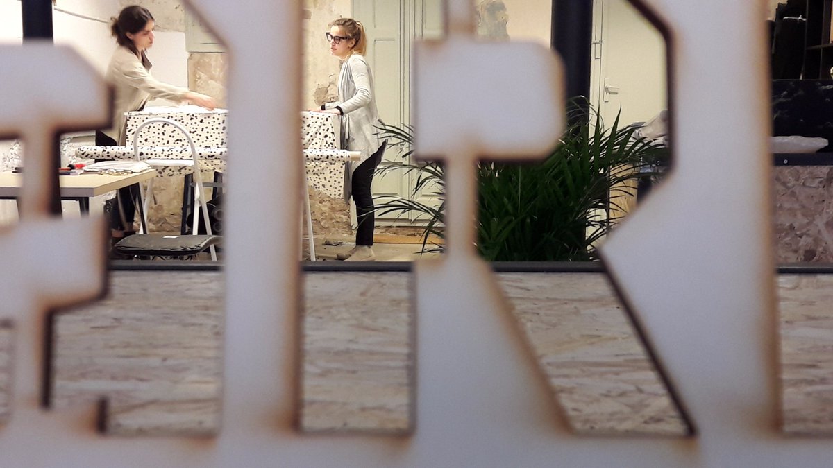 Últimos retoques para una colección que solo encontrarás en CARLOTAOMS 
Últims retocs per una col·lecció que només trobaràs a CARLOTAOMS