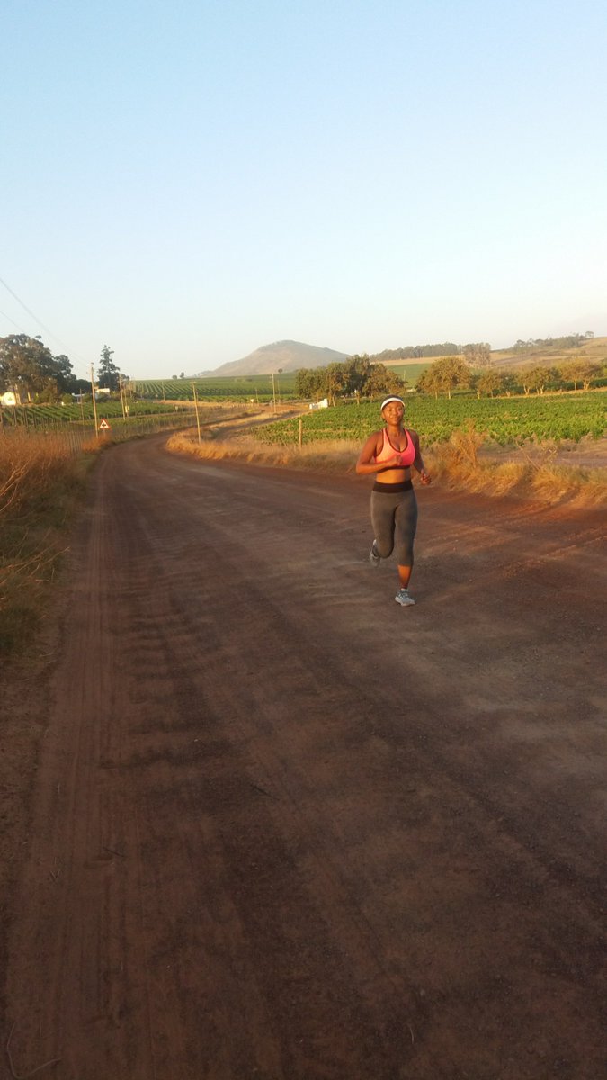 Lwandle_Oluhle's tweet photo. Monday evening run done and dusted! #weruncpt #asics #frontrunner #runninginthevines https://t.co/yAyZx2NLpC