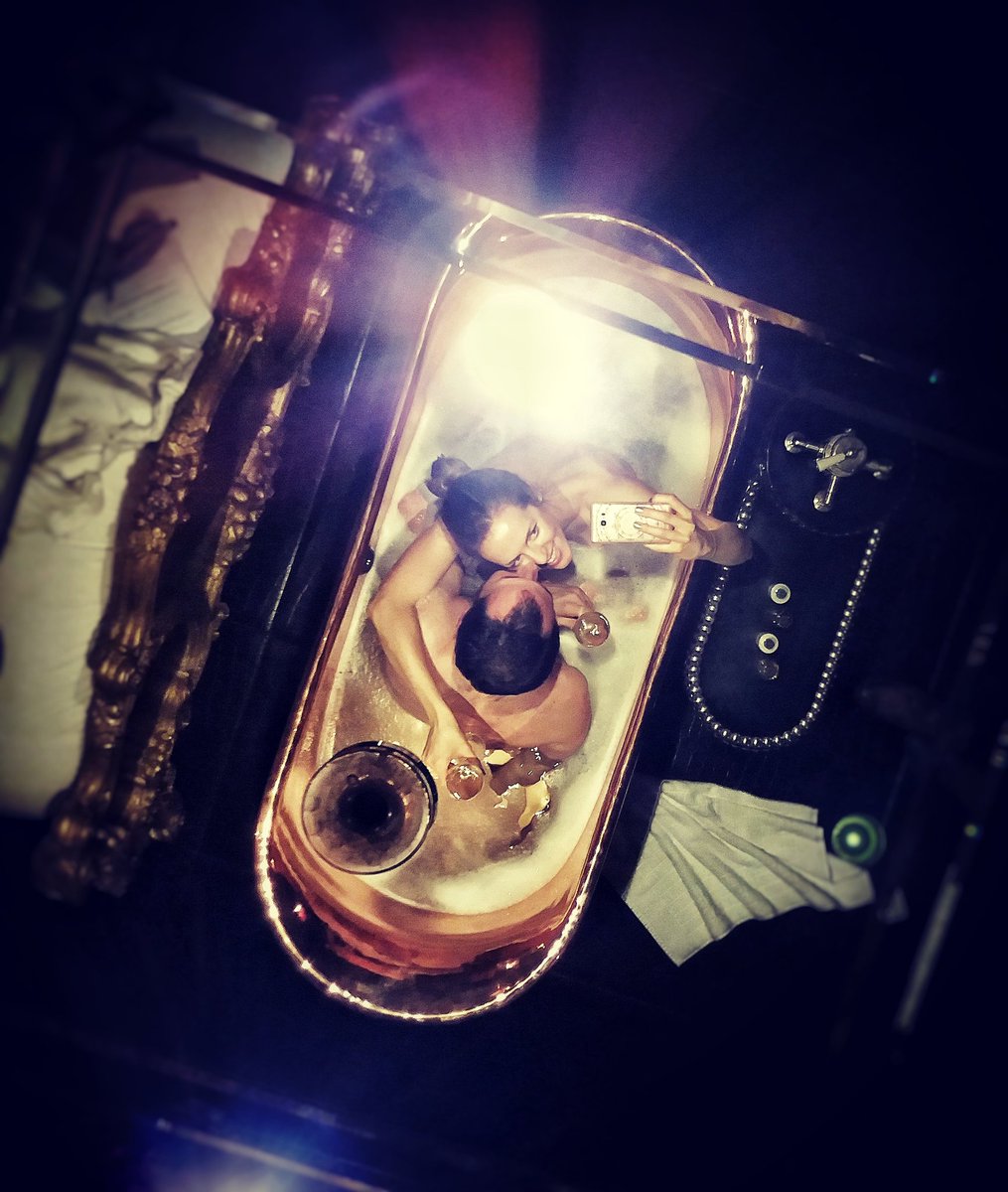 With a bath that fills from the ceiling <a href="/CrazyBearGroup/">The Crazy Bear Group</a> l, it's a magical Monday kinda feeling ;)  #crazybear #champagne #love #couple #win