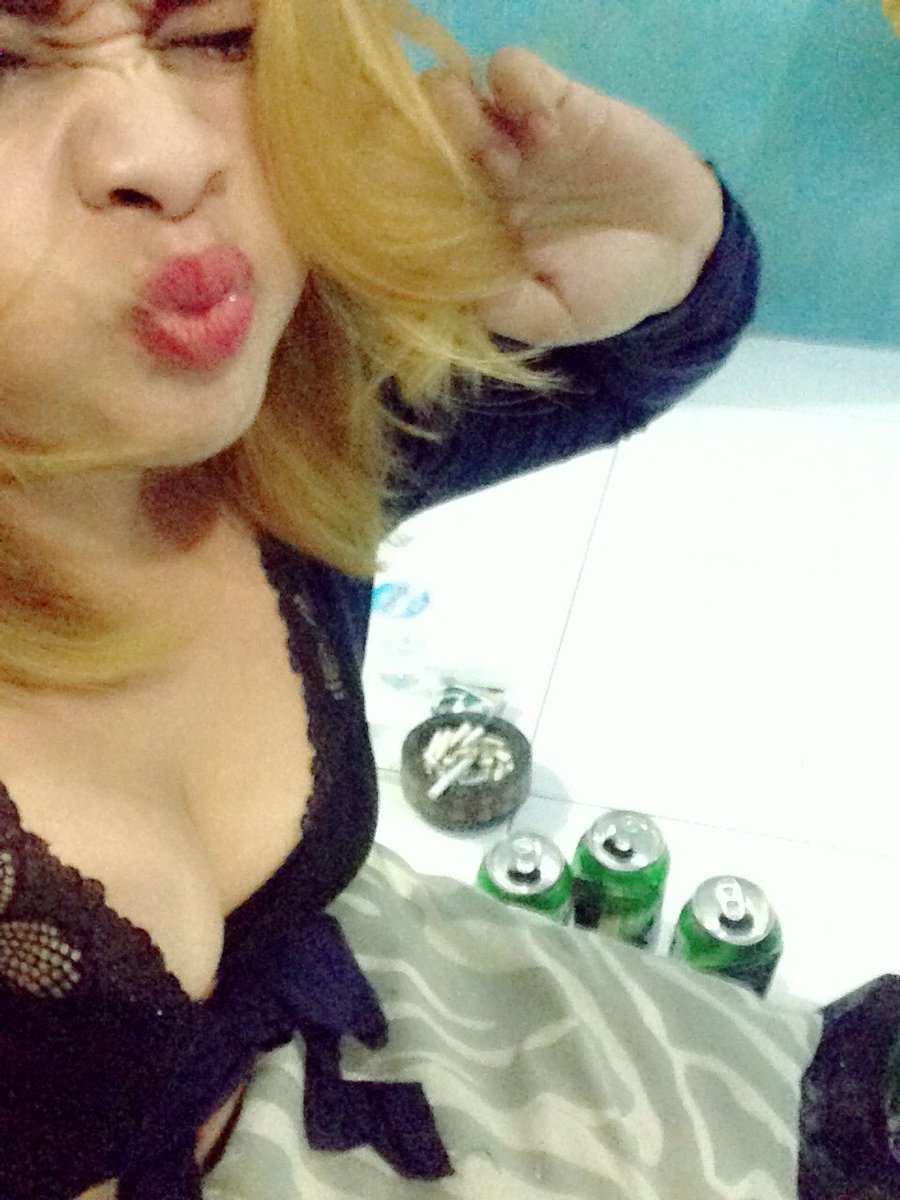 Rika240884's tweet photo. Hai #shemalelovers ,,
Khususnya yang di tanjungpinang/Batam..
Yuk ngerasain sensasi emutan manjah dari aq.. #bokingan #ladyboy #waria https://t.co/0B1379GQwo