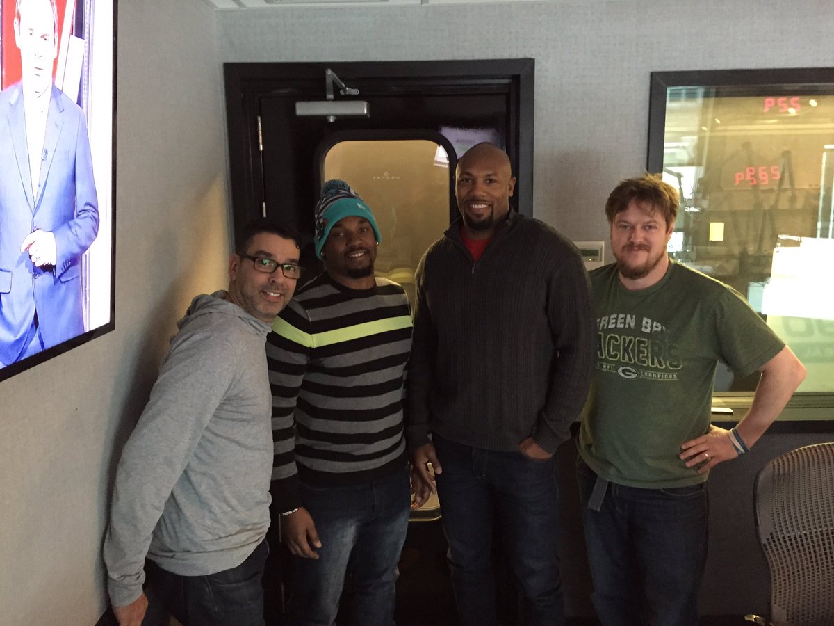 #SB51 wrap up with <a href="/SimonTSN690/">Simon Tsalikis 🇨🇦 🇬🇷</a> <a href="/kyhebert/">Kyries Hebert</a>  <a href="/AllOfASutton22/">tyrell sutton</a> and <a href="/seanrcampbell/">Campbell</a>. Great time chatting with the guys. #TSN690 <a href="/MTLAlouettes/">Alouettes de Montréal</a>