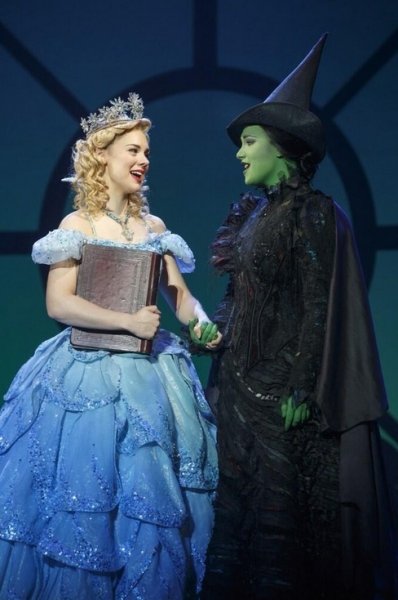 Jessica6868's tweet photo. @thefellowozians I saw @WICKED_Musical for the 1st time @TulsaPAC on 6-22-14 with @EmmaHunton as Elphaba💚 &amp; @Gina_Beck as Galinda/Glinda💖!! https://t.co/mW7tDJ05WF