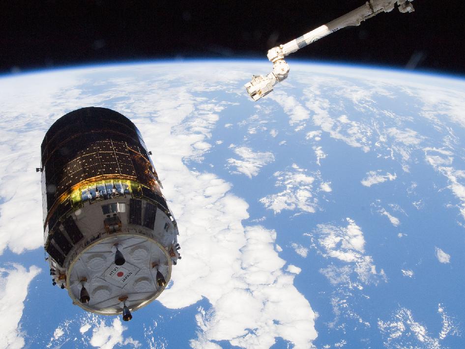 BillOstroveFI's tweet photo. #HTV6 successfully reenters atmosphere after delivering cargo to #ISS but failing to deploy #spacejunk net https://t.co/Wj7ngi5ux3 https://t.co/kzhB0wP59U