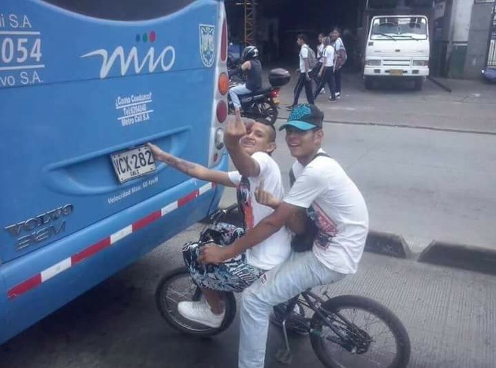 CWMasNoticias's tweet image. Si se estrellan, quedaran con la misma sonrisa ? @MovilidadCali @elmonitosanchez @MIOusuarios