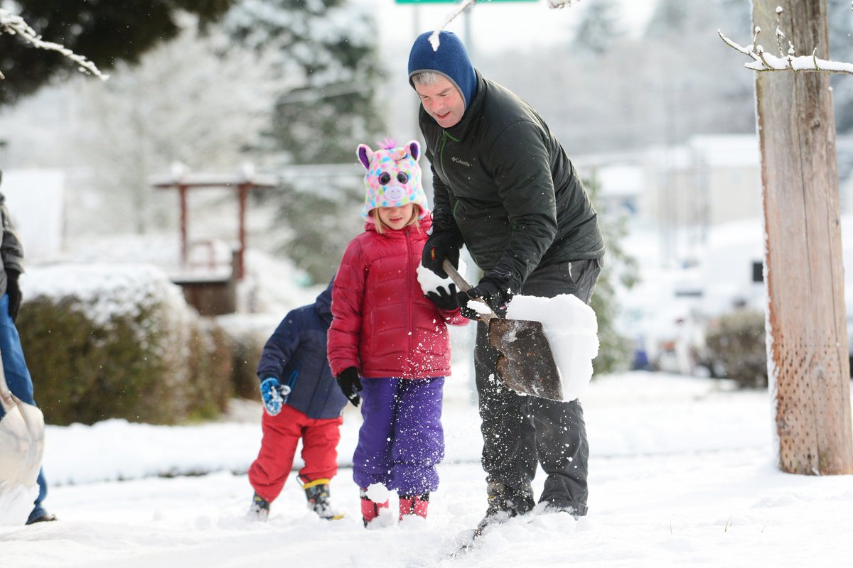 jessemajor's tweet photo. Some snowy scenes from Port Angeles #wasnow #wawx https://t.co/XNUyKib8Sd