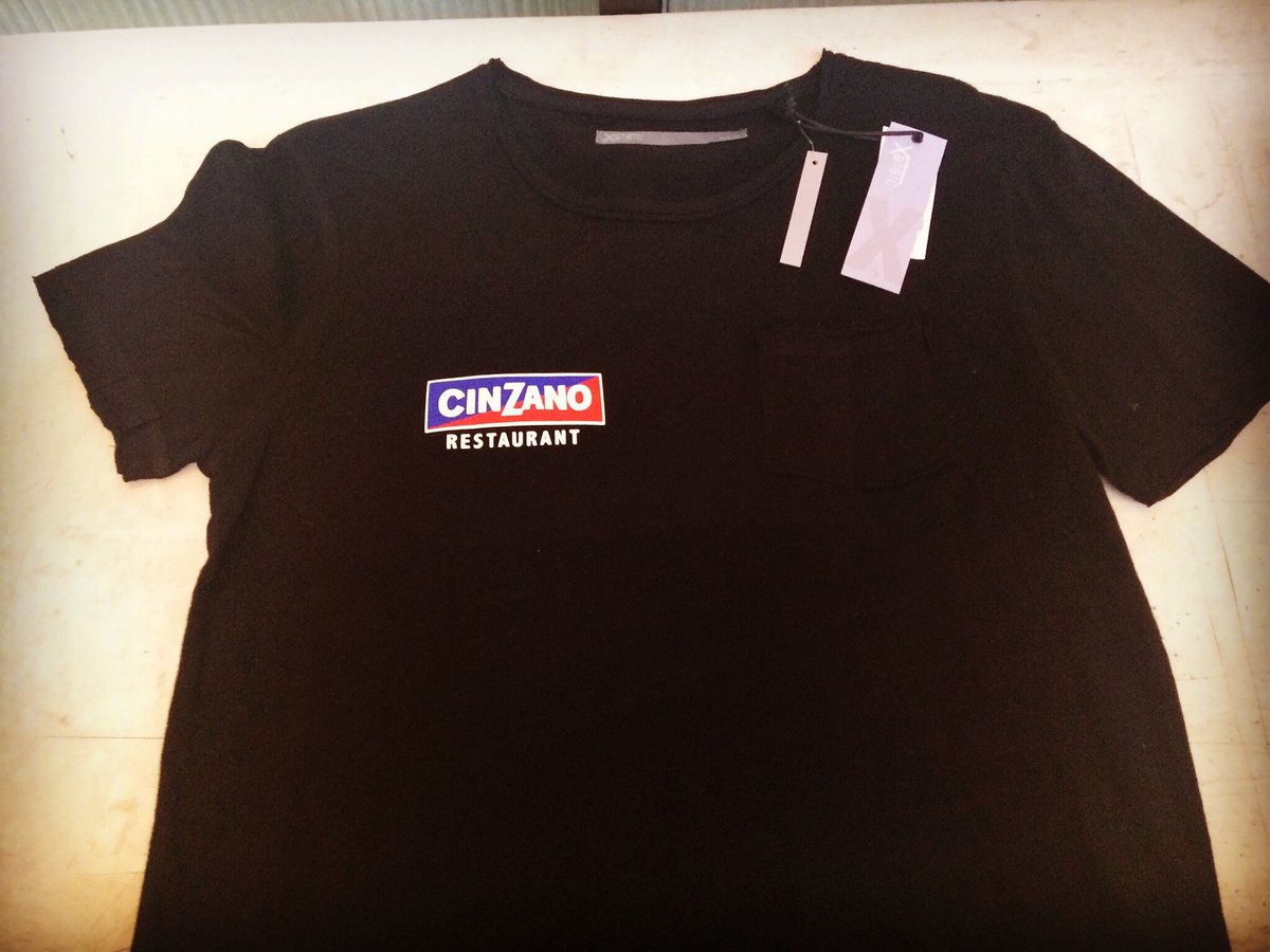 publi_creativos's tweet photo. Cliente: Cinzano Restaurant.
Ciudad: Santa Cruz, VI región.
Producto: Estampado de poleras para garzones. https://t.co/kVXaPkkr04