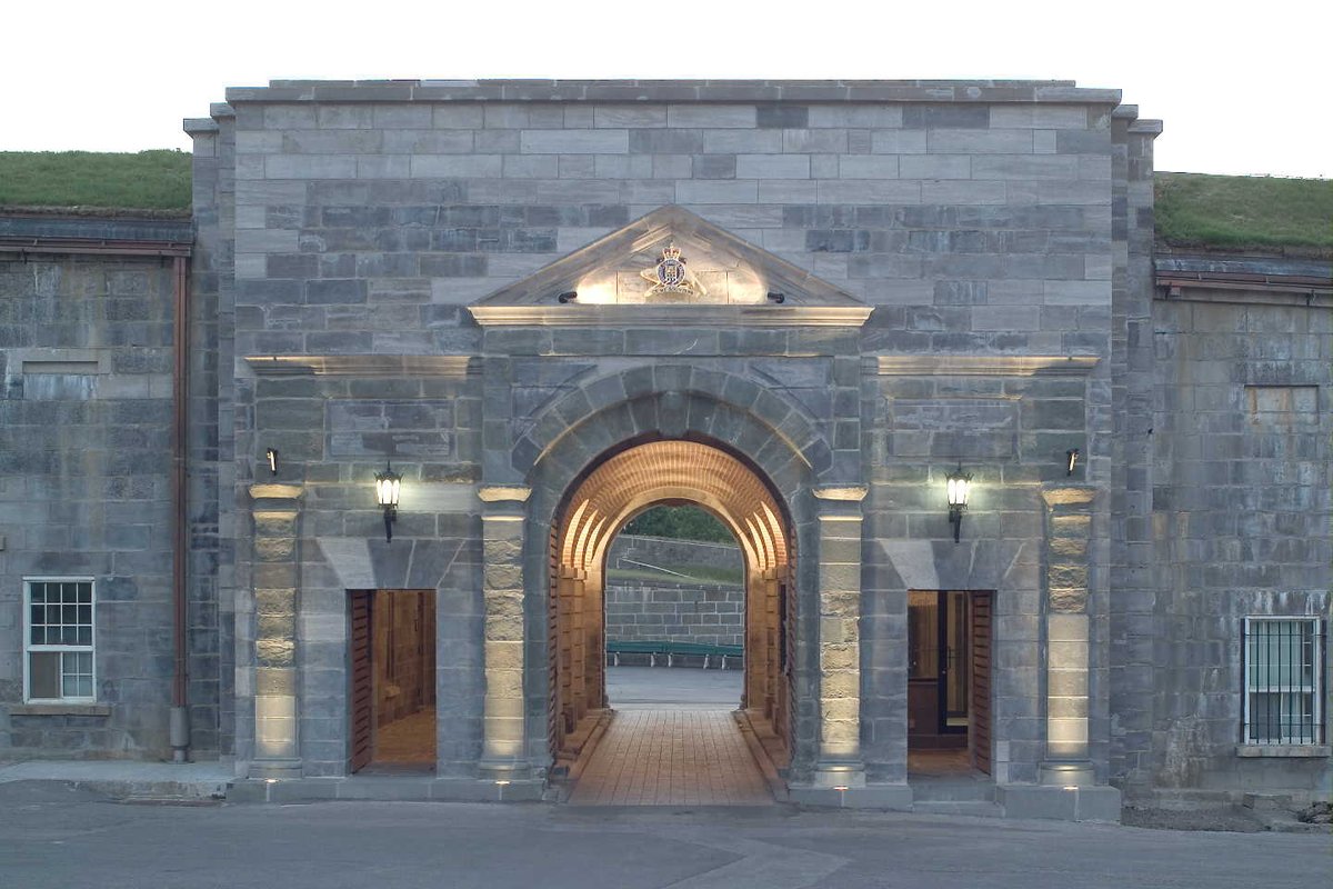 Armeecanadienne's tweet photo. #MuséedelArmée La Citadelle de #Québec – Musée #Royal 22e Régiment #R22R https://t.co/usCK8lrk2X https://t.co/JOjB8tQCYE