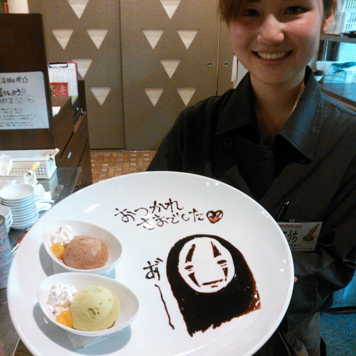焼肉龍王館 パピヨンプラザ店 福岡 Twitterissa カオナシからプーさんまで 幅広いサプライズプレートを描いてくれるあいちゃん W サプライズは彼女がいる時にお願いします 笑 龍王館 焼肉 おもてなし サプライズ 誕生日