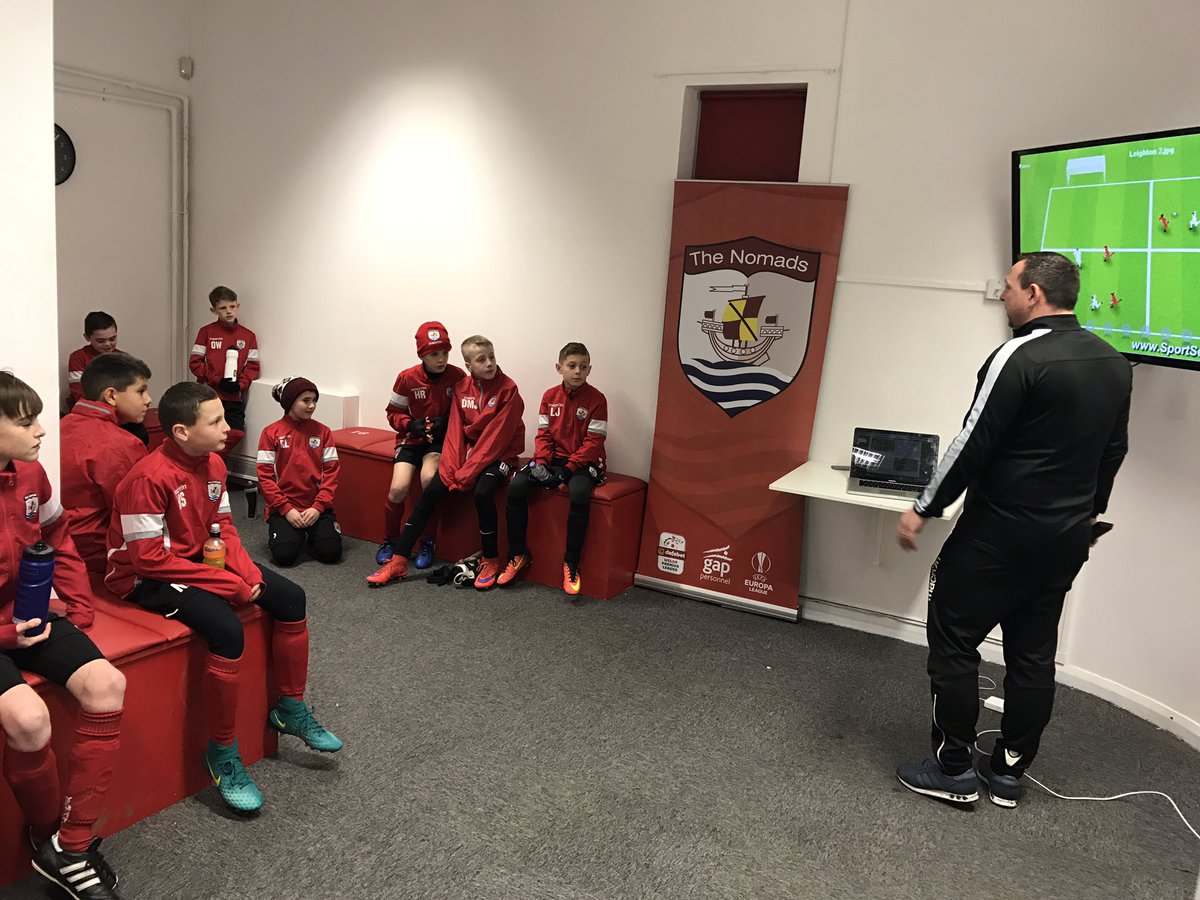 the_nomads's tweet image. Head of mini phase @SumSumner going through his session before u11s training tonight. #planning #stylesoflearning