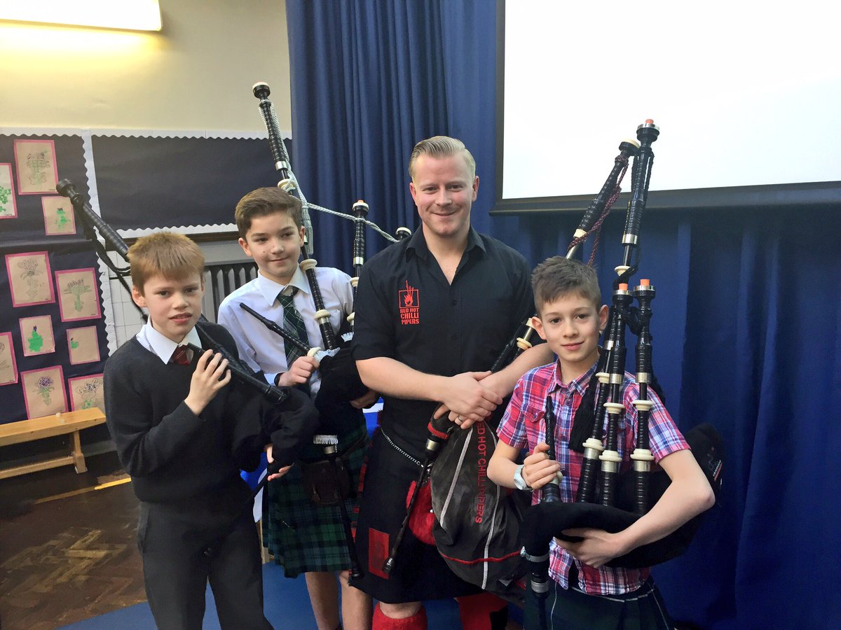 lowra_mcgonagle's tweet photo. What a privilege to have Craig from @chillipipers in school last week!#inspired #bagpipes #heritage #scotland @BearsdenPrimary @catpad123 https://t.co/MXAHP4Vhaq