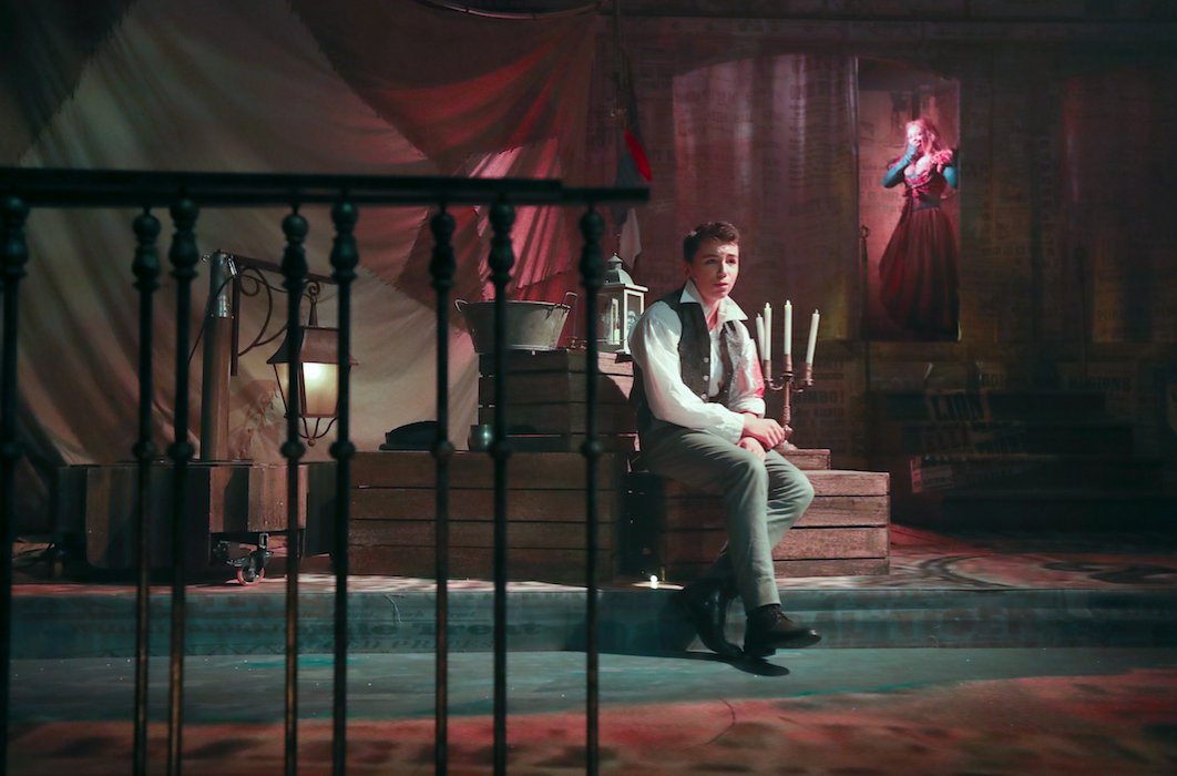 Seul et blessé, Oliver est prêt à céder au désespoir. Mais c'est sans compter sur la motivation et le courage de Nancy… #olivertwist